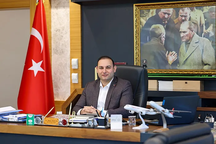 chpli-kilis-belediye-baskani-hakan-bilecen-partisinden-istifa-etti-ozel-yonetimini-topa-tuttu-1780658637195.jpg