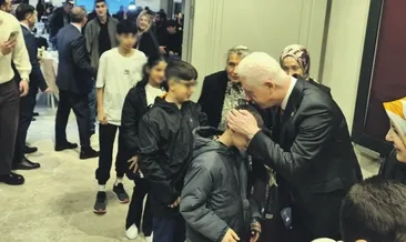 Vali Gül yaşlı ve çocuklarla bayramlaştı