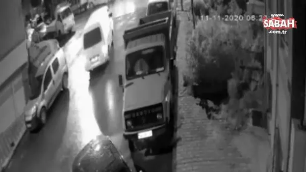 İstanbul'da yanındaki çocukla beraber oto çalan hırsız kamerada | Video
