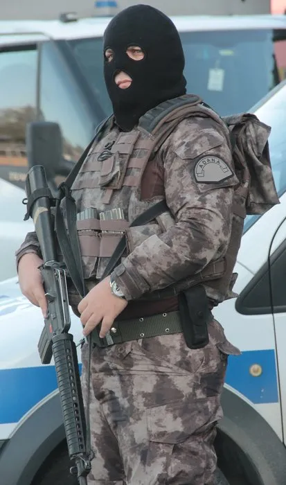 Adana’da 300 polisle dev uygulama