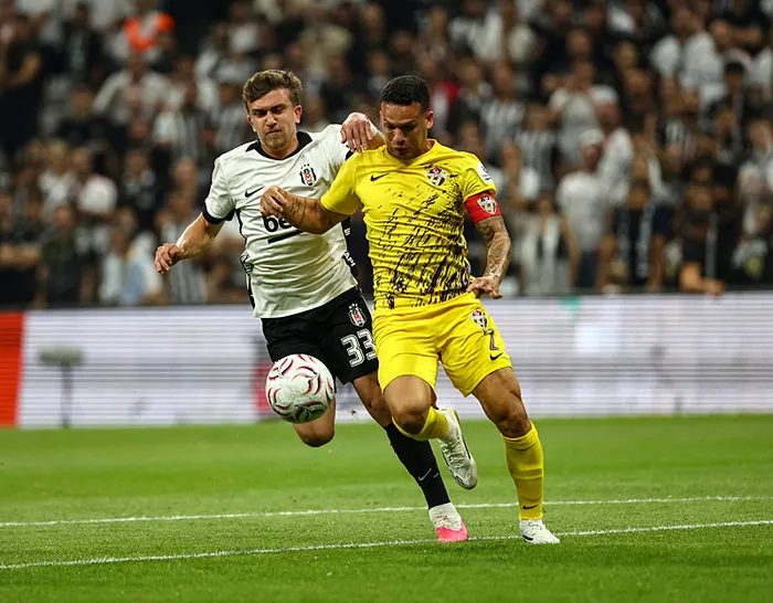 canli-super-ligde-besiktas-eyupspor-maci-ilk-yari-oynaniyor-1786906856112.jpeg