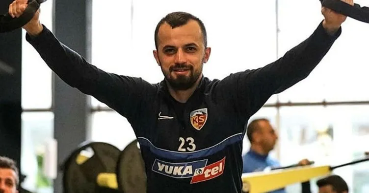 Kayserisporlu futbolcu İlhan Parlak kariyerini sonlandırdı