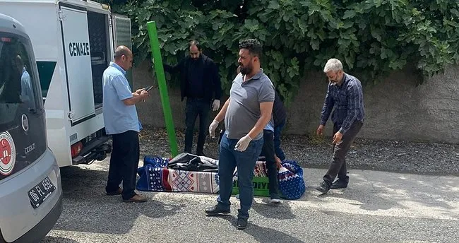 Annesini önce dövdü sonra boğarak öldürdü