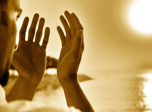 Mevlid Kandili duası! Mevlid Kandili gecesi okunacak dualar, yapılacak ibadetler nelerdir? Hangi dualar okunur, zikirler çekilir ve nasıl ibadet edilir?