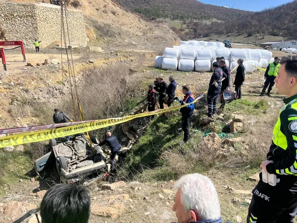 kutahya-feci-kaza-2-olu-1-yarali-1774528330332.jpg
