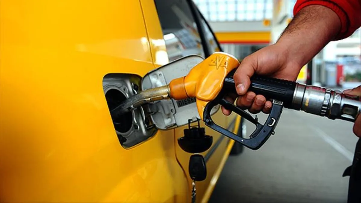Motorin ve benzinde 10 günlük dev satış! Araç sahipleri litre litre akaryakıt aldı Motorin ve benzinde 10 günlük dev satış! Araç sahipleri litre litre akaryakıt aldı