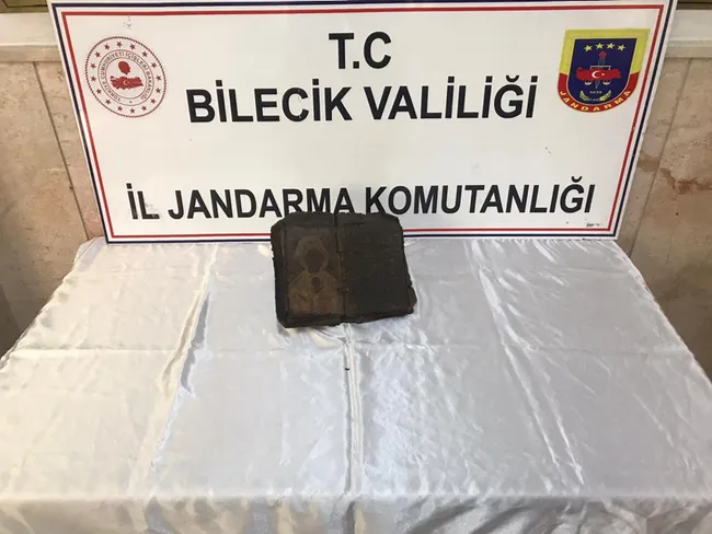 bilecikte-el-yazmasi-incil-ele-gecirildi-1700-yillik-1637242474366.jpg
