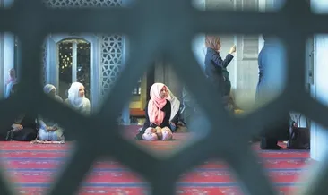 Camiler doldu taştı