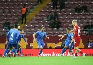 Galatasaray - Tuzlaspor maçında Emre Mor öfkesi!