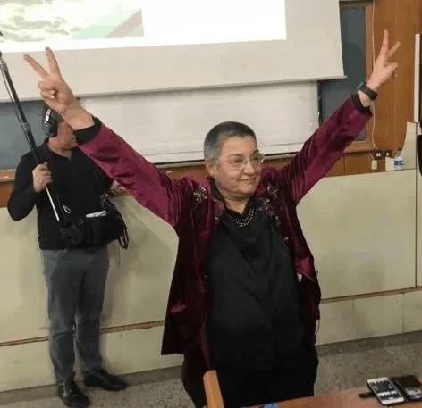 Özgür Özel görevden alınan TTB'ye sahip çıktı!