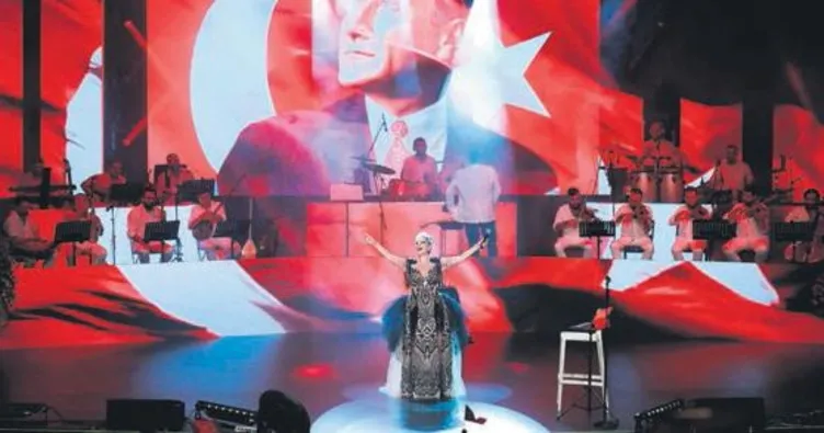 Linet sahneyi bayraklarla donattı