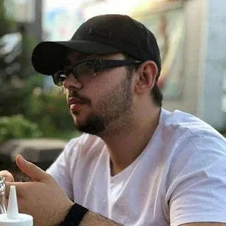 Raylara düşen kişiyi kurtaran Türk öldü