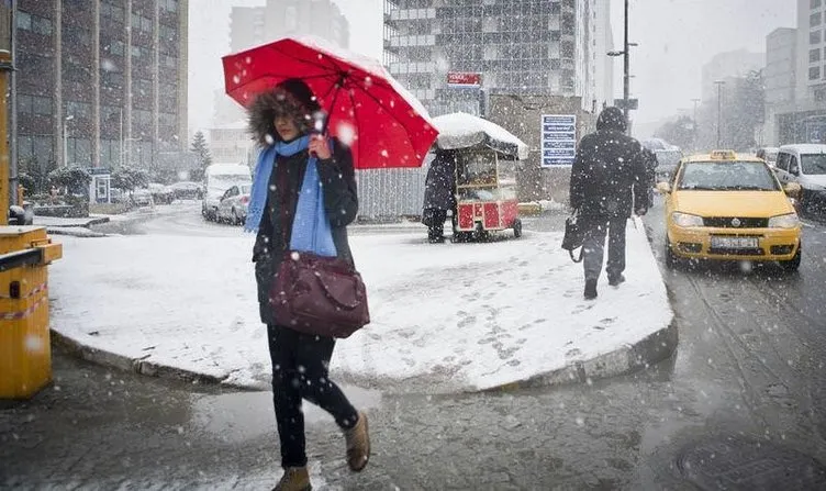 İstanbul’a yılın ilk karı düştü