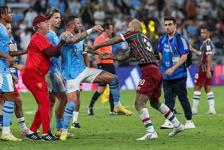 Son dakika haberleri: Eski Galatasaraylı Felipe Melo geceye damga vurdu! Manchester City’nin yıldız oyuncusuyla birbirine girdi...