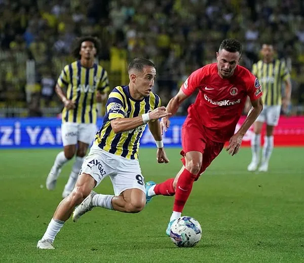Son dakika Fenerbahçe transfer haberi: Fenerbahçe’de beklenen transfer sonunda geliyor! Yıldız golcü adım adım Kanarya’ya...