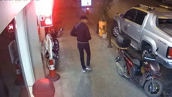 hasta-ziyareti-bahanesiyle-hemsirelerin-telefonlarini-caldi-1735288453197.jpg
