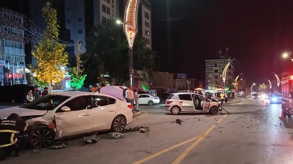 Niğde'de iki otomobil çarpıştı: 1 yaralı