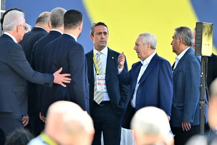 SON DAKİKA: Ali Koç ve Aziz Yıldırım canlı yayında buluştu! Jose Mourinho tartışması olay yarattı: ’Adam aptal mı diyorsunuz?’