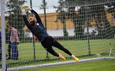 Galatasaray'da 15 futbolcu gidecek