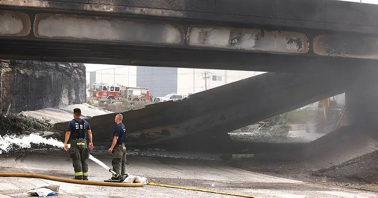 ABD’de üst geçit çöktü!