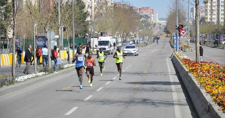 Batman’daki yarı maratonda bazı atletler baygınlık geçirdi