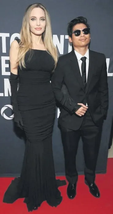 Angelina Jolie: Bana bu dünyadaki en iyi estetik doktorunu bulun