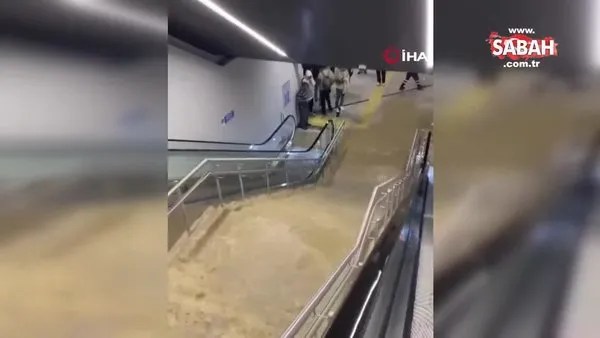 Pendik'te metro durağını su bastı | Video