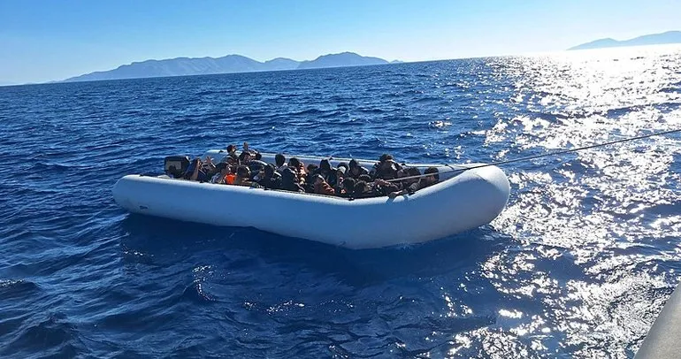 Muğla açıklarında bottaki 25 düzensiz göçmen kurtarıldı