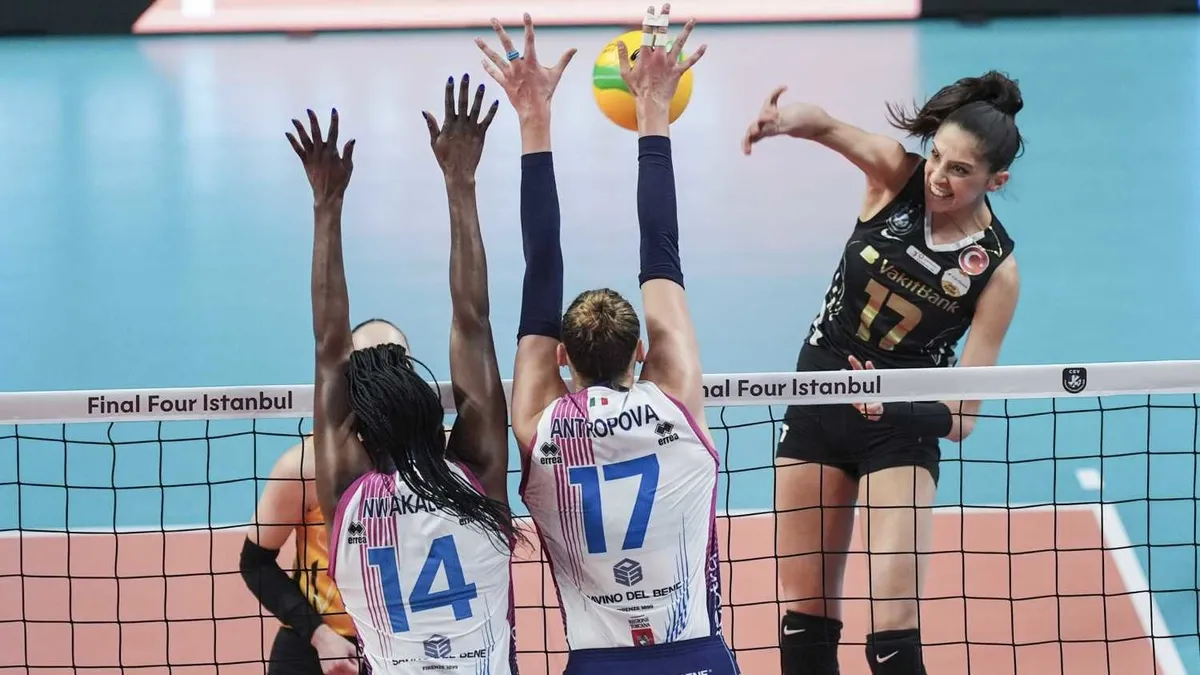 VakıfBank Voleybol Takımı oyuncusu Derya Cebecioğlu sahadan ayrılırken