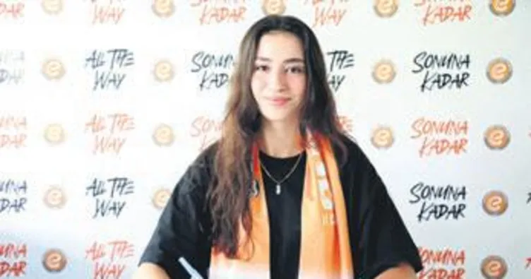 Saliha Şahin 3 yıl daha Eczacıbaşı’nda