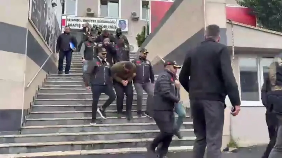 Son dakika… Kubilay Kundakçı cinayetinde 8 şüpheli adliyeye sevk edildi | Video videosunu izle Son dakika… Kubilay Kundakçı cinayetinde 8 şüpheli adliyeye sevk edildi | Video videosunu izle