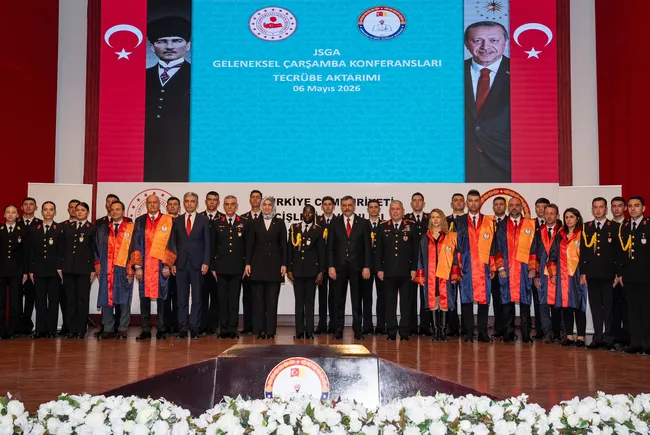 bakan-ciftci-jandarma-ve-sahil-guvenlik-akademisinde-subay-ve-astsubay-adaylariyla-bir-araya-geldi-1778093591805.jpg Bakan Çiftçi, Jandarma ve Sahil Güvenlik Akademisi'nde subay ve astsubay adaylarıyla bir araya geldi