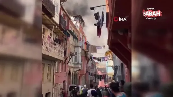 Beyoğlu'nda yangında can pazarı kamerada: Mahsur kalan 5 kişiyi ekipler kurtardı | Video