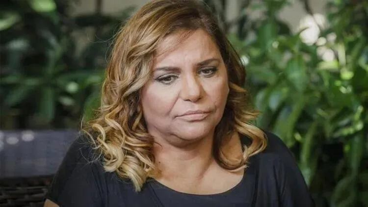 Ünlü şarkıcı Kibariye sahneden düşerek hastaneye kaldırıldı! Sağlık durumu merak ediliyor.