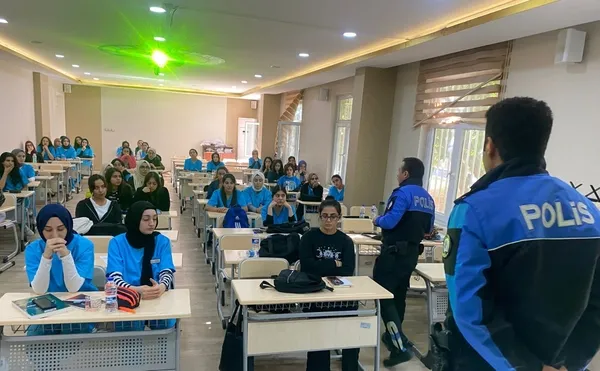 sanliurfa-da-polis-ogrencileri-kades-hakkinda-bilgilendirdi-1699302008005.jpg