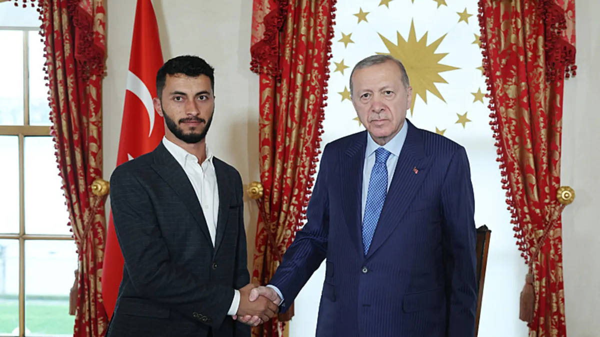 Başkan Erdoğan, Filistinli yönetmen Adra'yı kabul etti