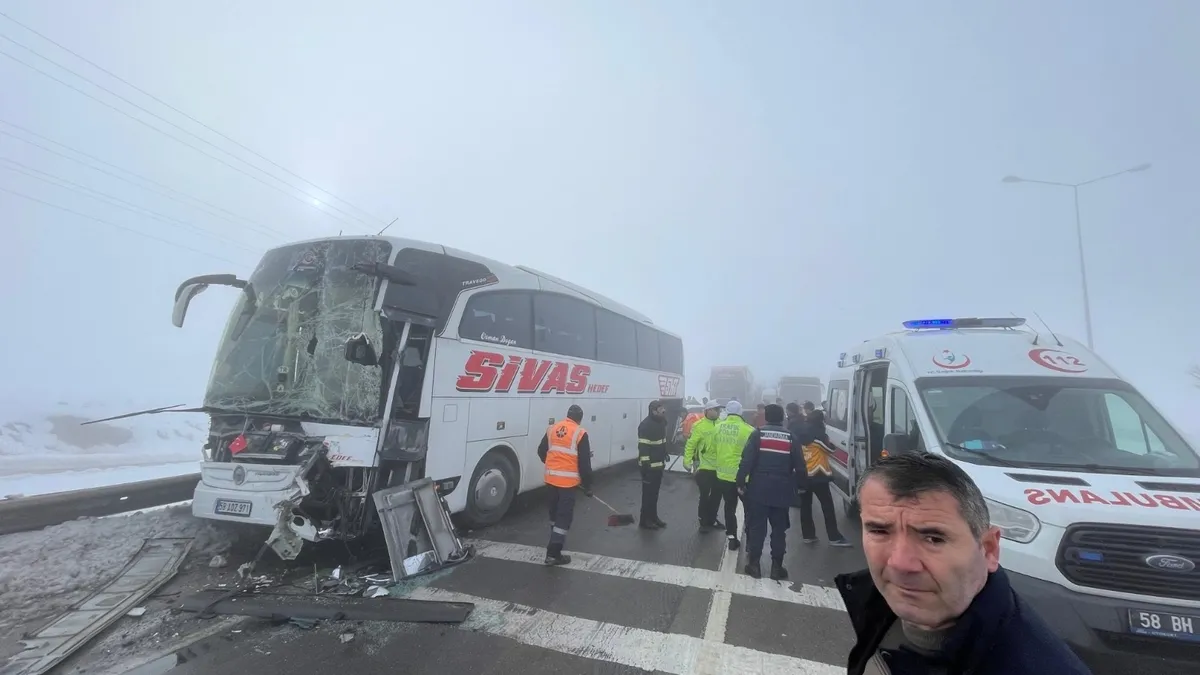 SON DAKİKA… Sivas'ta zincirleme kaza! Yolcu otobüsü 2 TIR ve otomobil çarpıştı: 7 yaralı var! SON DAKİKA… Sivas'ta zincirleme kaza! Yolcu otobüsü 2 TIR ve otomobil çarpıştı: 7 yaralı var!
