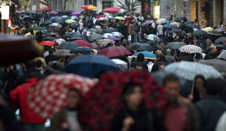 İstanbul’daki sağanak yağış hayatı olumsuz etkiledi