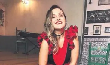 Hem söyleyip hem dekore edecek