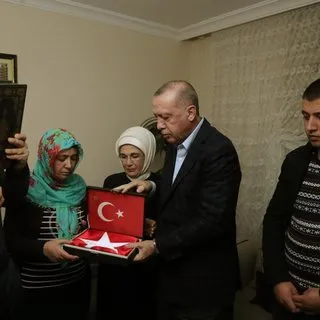 Başkan Erdoğan'dan şehit Emre Baysal'ın evine taziye ziyareti
