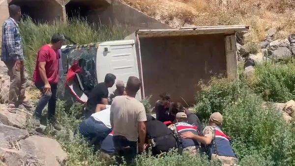 sanliurfada-yurekleri-agza-getiren-kaza-1i-cocuk-4-yarali-1783423532206.jpg