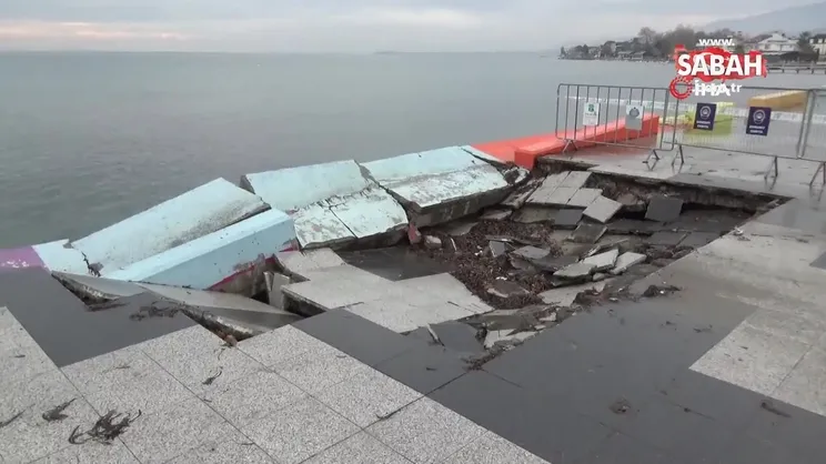 Edremit’te dev dalgaların dövdüğü kordon çöktü | Video
