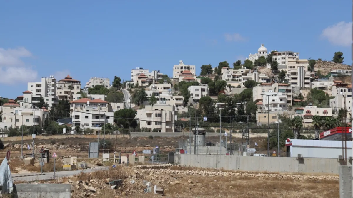 Gaspçı İsrailliler Nablus’ta bir kız okuluna baskın düzenledi!