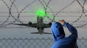 Ağır cezaya rağmen 2 yılda 28 uçağa lazer tacizi yapıldı