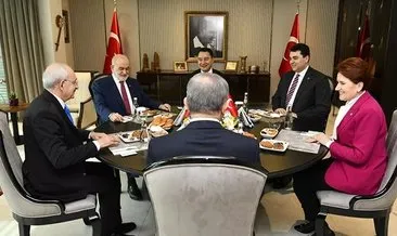 Kılıçdaroğlu’ndan 6’lı koalisyona ’adaylık’ mesajı! Genel Merkez’e dev afiş astırdı, partililere tek tek paylaştırrdı...