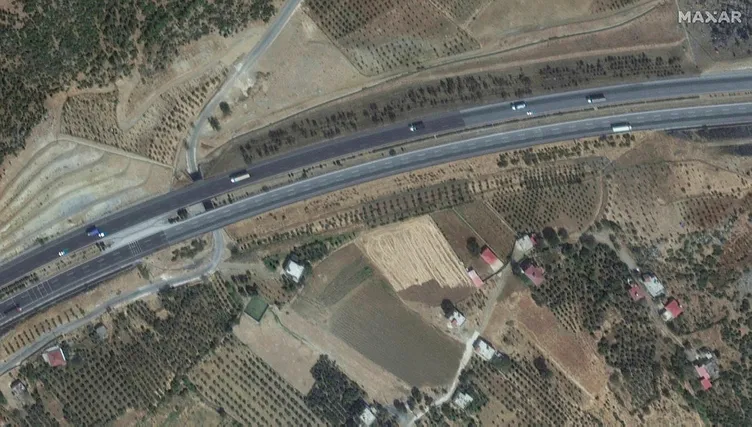 3-4 metre kayan levha uydudan böyle görüntülendi: ’Dünyanın yüzeyinde fay hattı kopması’