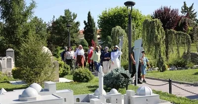 Türkiye’de ilk ve tek: 80 Binde Devr-i Alem Parkı binlerce kişiyi ağırladı! #konya