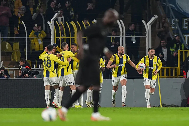SON DAKİKA! Ahmet Çakar Fenerbahçe-Hatayspor maçındaki tartışmalı pozisyonu yorumladı! Kırmızı kart olmalı mıydı?