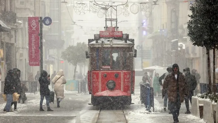 İSTANBUL HAVA DURUMU: Meteoroloji ve AKOM’dan flaş uyarı! İstanbul’a kar ne zaman yağacak, bugün yağar mı?