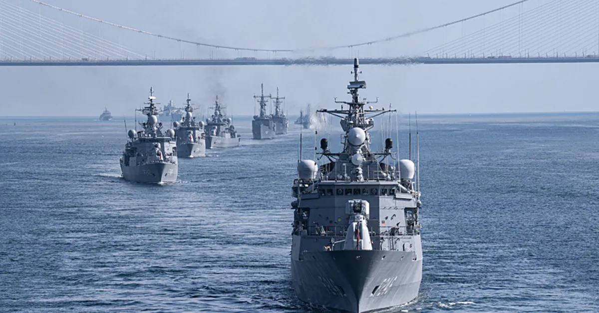 İstanbul Boğazı'nda 'zafer' geçisi! Preveze'nin yıl dönümünde gövde gösterisi